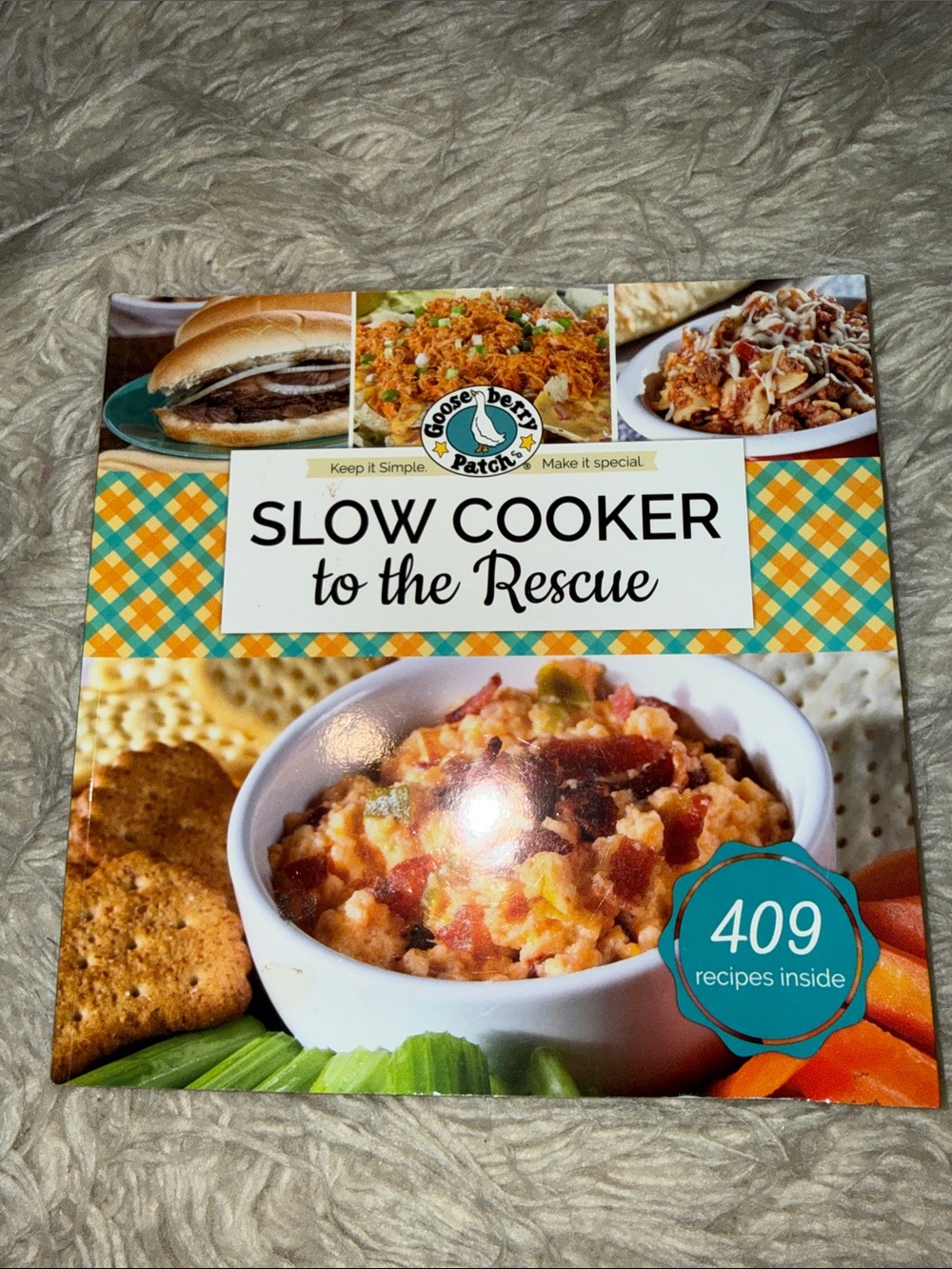 Gooseberry Patch Slow Cooker to the Rescue Cookbook - Teal Accent